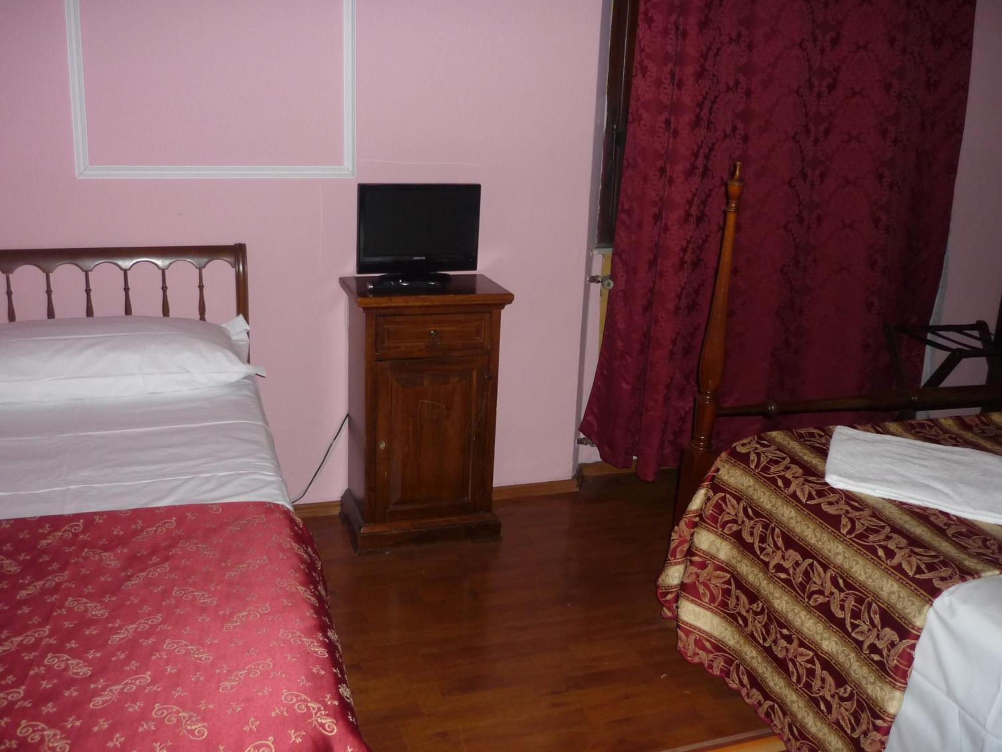 Hotel Europa เปรูจา ภายนอก รูปภาพ
